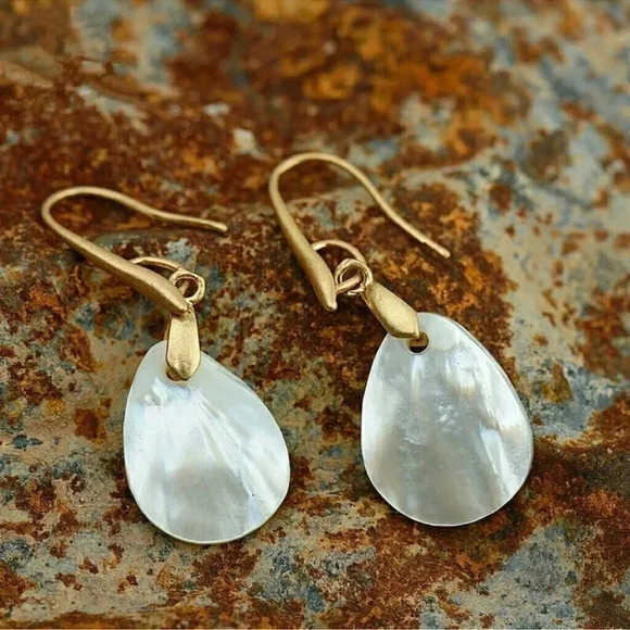 Blossom Boutique Jewelry - Mother Pearl Earrings Natural Shell Boho Gold 14k